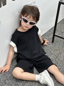 Dazy Kids Set da 2 pezzi per bimbi/e in età prescolare, composto da maglietta senza maniche e pantaloncini, stile sportivo