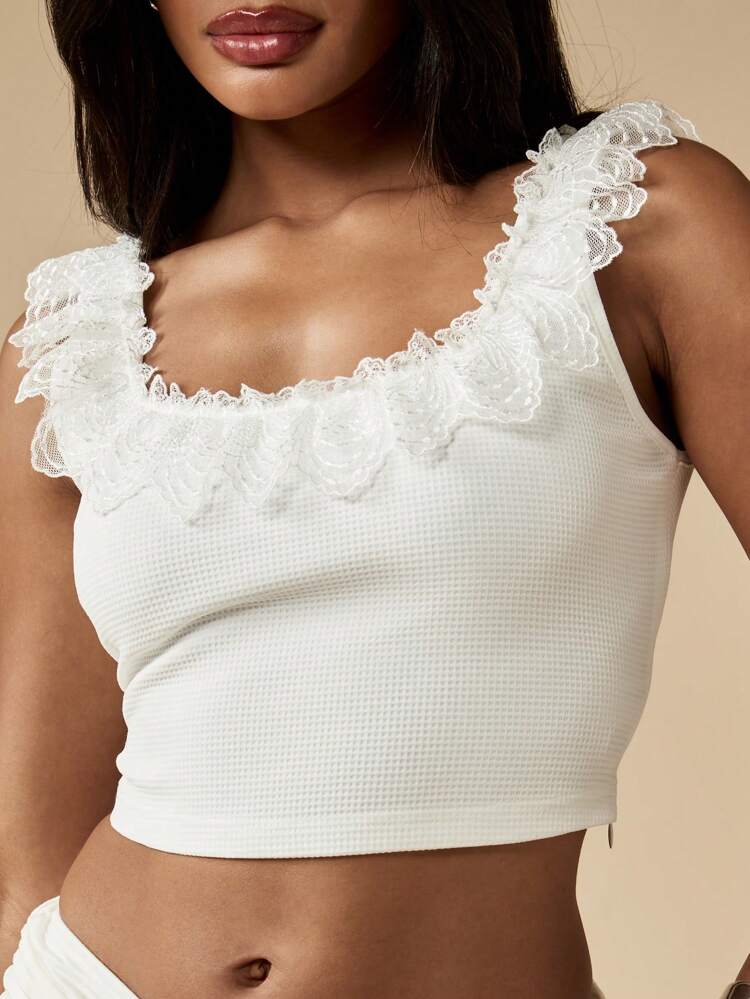 MISSGUIDED Lace Trim Summer Cami Textured Ribbed Tank Stretch Crop Top Festival Beach Vacation Ruffle Camisole