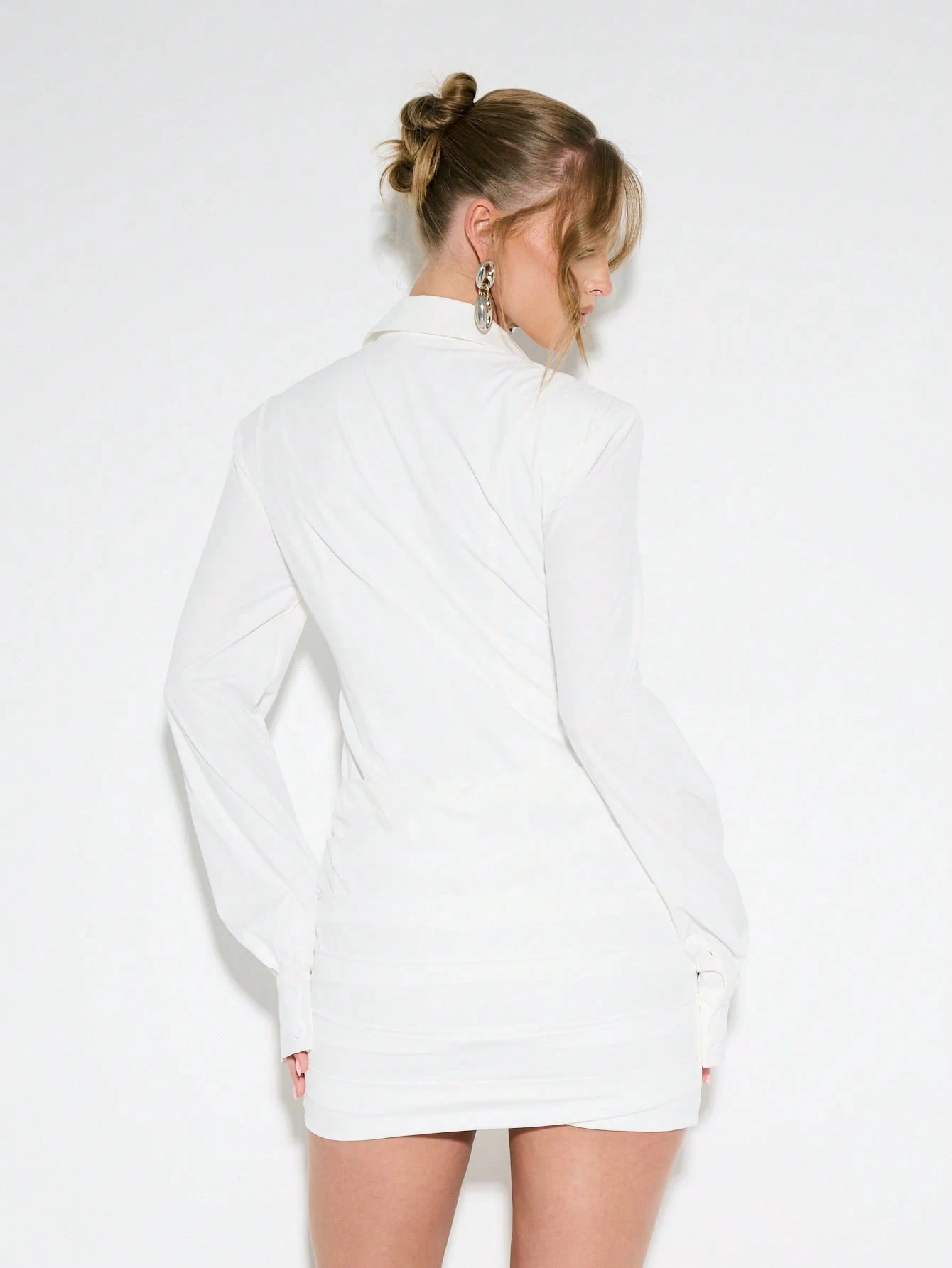 KIZN Vestido mini estilo blazer de manga larga con botones y cuello extragrande