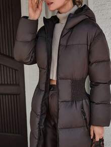CLARA VERO Cappotto imbottito lungo per l'inverno, con design in vita con cintura, riempimento in piumino, tessuto idrorepellente, chiusura frontale con chiusura lampo, design con cappuccio, motivo trapuntato, collezione invernale, tasche laterali con chiusura lampo, capo essenziale per l'inverno, silhouette moderna, realizzazione di qualità premium, indossabile quotidianamente, materiale resistente alle intemperie, stile invernale urbano, vestibilità comoda