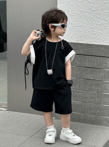 Dazy Kids Set da 2 pezzi per bimbi/e in età prescolare, composto da maglietta senza maniche e pantaloncini, stile sportivo