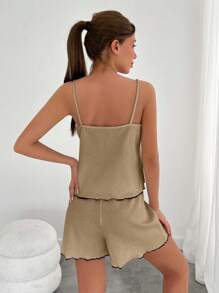 RueChic Wonen 撞色蕾丝和生菜边吊带上衣和生菜边休闲短裤家居服套装 - 棕色 - 查看 2