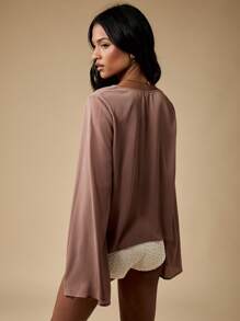 MISSGUIDED 喇叭袖深 V 领雪纺衬衫办公室装优雅垂坠宽松波西米亚风飘逸专业上衣工作服 - 棕色 - 查看 2