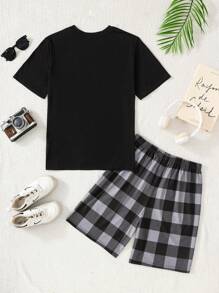 SHEIN 2 件青少年男孩夏季休闲宽松纯色 T 恤和格子短裤针织睡衣套装