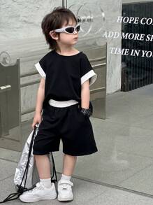 Dazy Kids Set da 2 pezzi per bimbi/e in età prescolare, composto da maglietta senza maniche e pantaloncini, stile sportivo