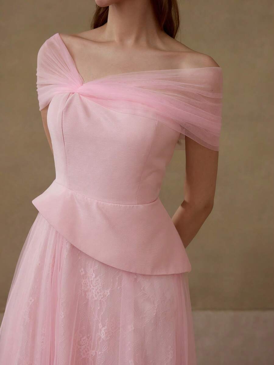 MOTF Soiréza VÁY COCKTAIL REN LỚP PEPLUM VAI BẤT ĐỐI XỨNG VAI REN XÒE VAI COCKTAIL - Hồng - Xem 2
