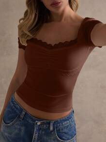 Glamine Damen modisches weißes gestricktes Kurzarm T-Shirt, Quadratausschnitt mit Spitzenbesatz, Lässig Sommer