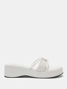 CUCCOO CURVES Plus Size Women's White Flower Decorated Thick Sole Slide Sandals - White - View 5