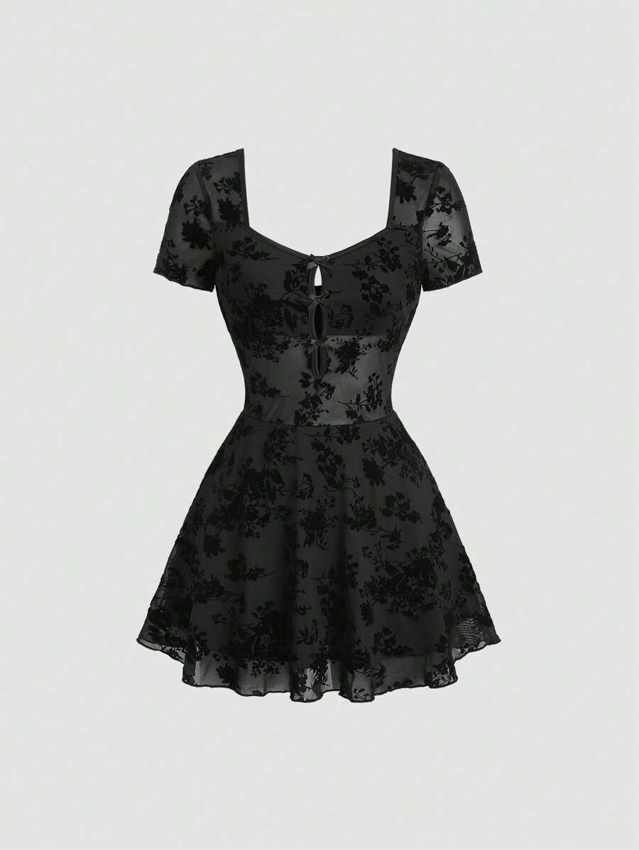 Sweetra 女式新款性感纯植绒网眼镂空蝴蝶装饰短袖透视迷你连衣裙 - 黑色 - 查看 1