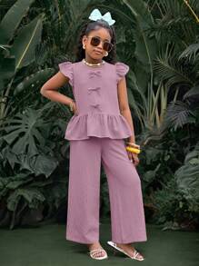 SHEIN Leap Crew Conjunto informal de 2 piezas para niñas preadolescentes de resort: Blusa con cuello redondo, textura tejida, volantes y lazo, y pantalones de pierna ancha - Rosa vieja - Ver 1