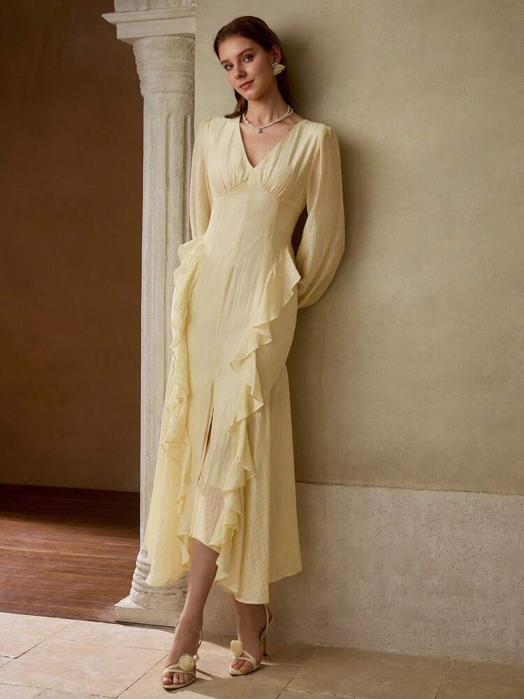 Vestido de cuello en V, manga larga, cintura ceñida, con volantes y bajo asimétrico, minimalista