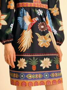 CAJUNI Vestido corto de tejido veraniego para mujer con escote en V, mangas con puños de lazo y estampado de loro negro, árbol de coco, piña y plantas tropicales, diseño bohemio para vacaciones