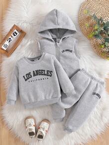 SHEIN 3 Stücke Baby Jungen Mode Coole Grau Weste, Sweatshirt und Hose Set, Buchstaben Muster Dekor, vielseitig für drinnen und Outdoor tragbar Baby Jungen Trainingsanzug, Baby Jungen Streetwear, Baby Jungen Hoodie Set, Baby Jungen Streetwear Herbst Winter - Grau - Übersicht 2