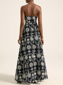 Aveloria Rosie Robe longue élégante d'été pour femmes avec fente, ajourée, broderie perlée. Robe maxi noire très évasée et sans bretelles pour vacances