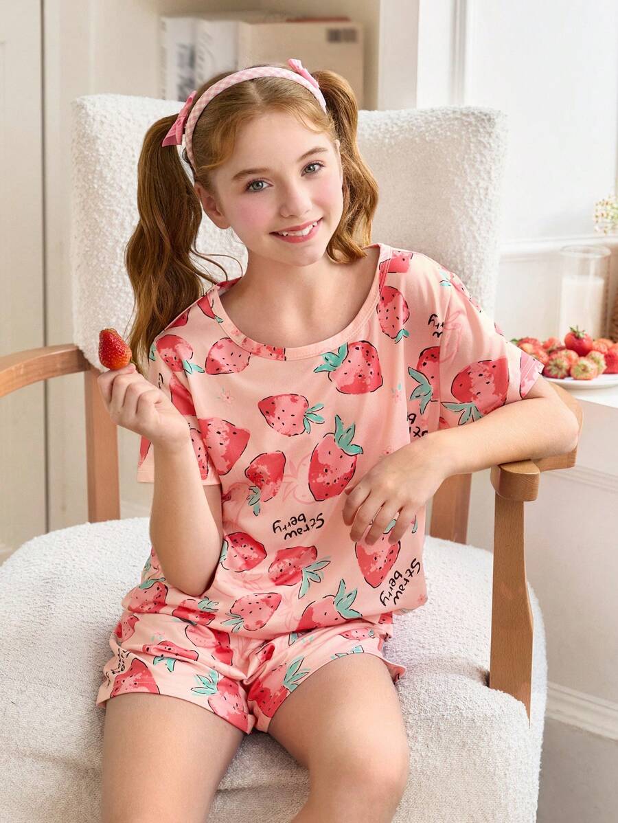 SHEIN 2件套草莓印花女童短袖短裤睡衣套装 - 彩色 - 查看 1