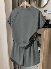 INAWLY 女式纯色圆领休闲插肩短袖上衣和短裤套装，夏季