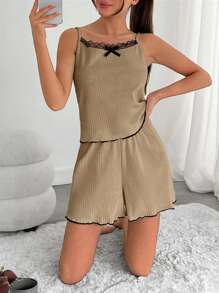 RueChic Wonen 撞色蕾丝和生菜边吊带上衣和生菜边休闲短裤家居服套装 - 棕色 - 查看 4