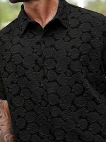 Manfinity Homme Áo sơ mi nam tay ngắn, dáng thường ngày và ngày lễ, chất liệu vải Jacquard trơn màu cổ điển, sang trọng, lãng mạn, màu nâu cà phê họa tiết hoa hồng. Áo có khuy cài, phù hợp với mọi trang phục thoáng mát mùa hè. Hoàn hảo để kết hợp với kỳ nghỉ biển Hawaii, cũng như trang phục cặp đôi, làm quà tặng tuyệt vời cho bạn trai hoặc chồng. - màu đen - Xem 2