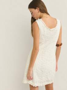 Nöista 女士白色纹理蕾丝V领连衣裙。透气，海滩度假的完美之选 - 白色 - 查看 2