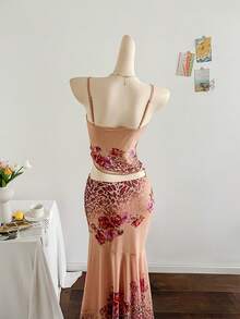 Soleia Bộ đồ ngủ hai mảnh họa tiết hoa báo nhiều màu sắc và váy xòe xếp nếp không đối xứng có cạp chun cho nữ, trang phục ngày lễ Bộ váy dài hai mảnh Bộ váy hai mảnh và áo mùa hè Bộ đồ ngủ họa tiết hoa Bộ váy đi nghỉ cho nữ - Nhiều màu - Xem 5