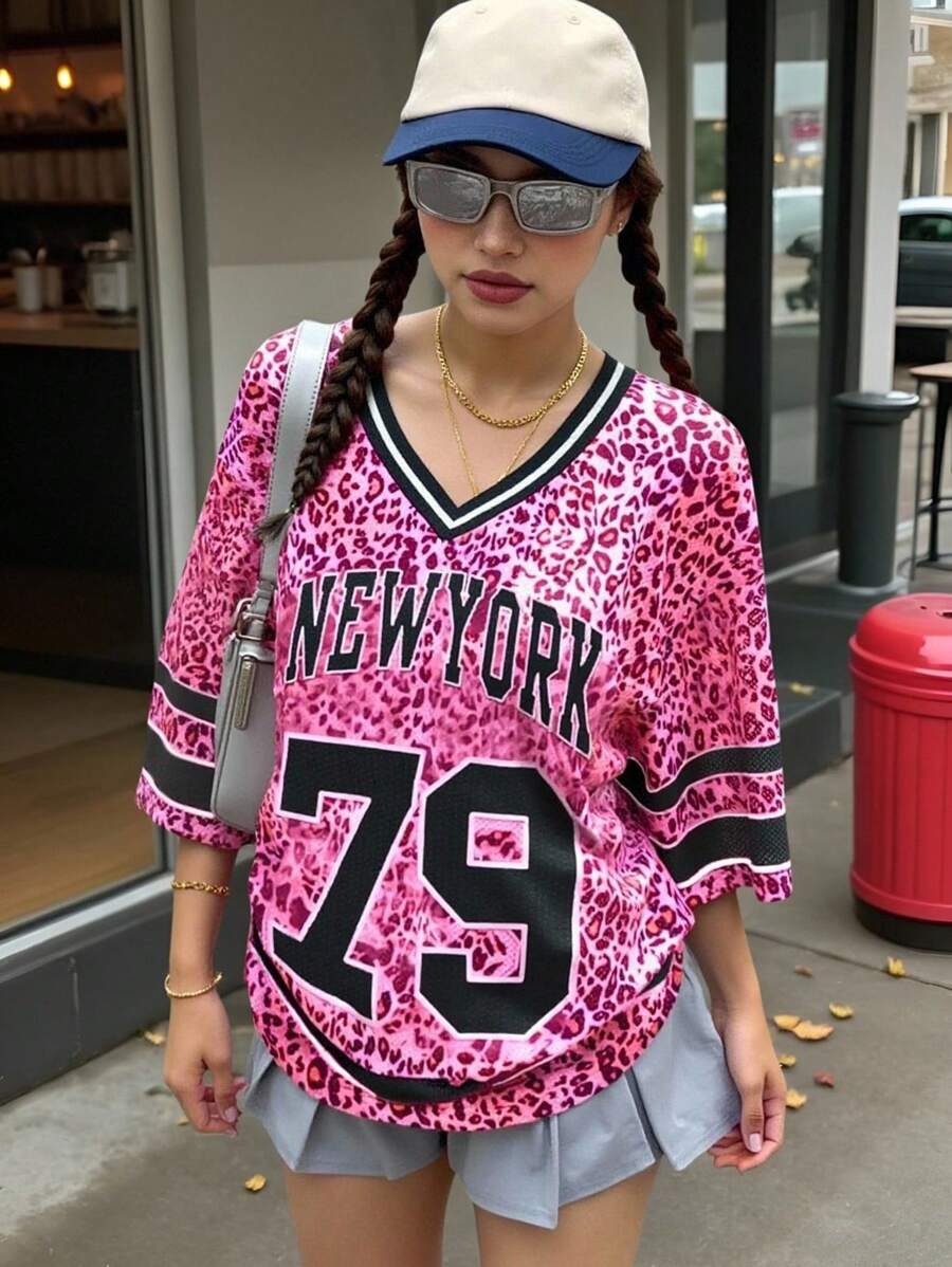 INAWLY 女士字母 V 领落肩粉色豹纹宽松运动 T 恤