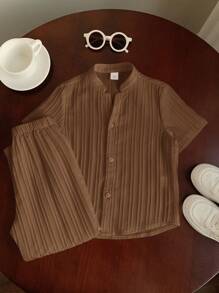 SHEIN 2 件装年轻男孩男孩休闲运动学院度假纹理面料立领衬衫和裤子适合儿童服装年轻男孩服装返校男孩套装适合生日派对、晚会、表演、婚礼、洗礼、开幕式日常适合日常使用适合上学适合旅行适合运动适合春夏季节 - 棕色 - 查看 3