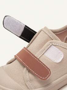 Cozy Pixies 1 双卡其色帆布时尚设计钩环休闲运动鞋，适合日常穿着、运动和户外活动，四季皆宜