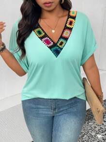 EMERY ROSE Plus Size Women's V-Neck Solid Color Patchwork Flower Trim T-Shirt, Summer - Green - View 5