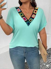 EMERY ROSE Plus Size Women's V-Neck Solid Color Patchwork Flower Trim T-Shirt, Summer - Green - View 7