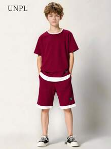 SHEIN Conjunto de ropa casual de verano para niños preadolescentes que incluye una camiseta de manga corta con bloques de color y ribetes contrastantes, y shorts con bolsillos
