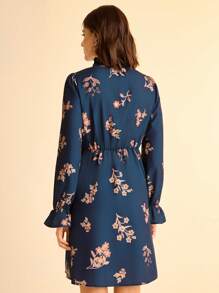 CAJUNI Damen Boho Urlaubs Tropical Floral Muster Kleid mit hohem Kragen, Langarm, Taillenzug und A-Linie, dunkelgrün