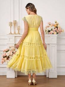 Ellevyn V 领蕾丝拼布扇形饰边，荷叶边腰部和喇叭袖，黄色优雅夏季海滩度假休闲连衣裙 - 黃色 - 查看 9