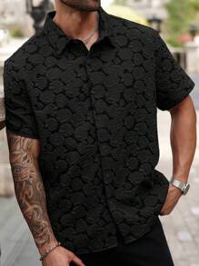 Manfinity Homme Áo sơ mi nam tay ngắn, dáng thường ngày và ngày lễ, chất liệu vải Jacquard trơn màu cổ điển, sang trọng, lãng mạn, màu nâu cà phê họa tiết hoa hồng. Áo có khuy cài, phù hợp với mọi trang phục thoáng mát mùa hè. Hoàn hảo để kết hợp với kỳ nghỉ biển Hawaii, cũng như trang phục cặp đôi, làm quà tặng tuyệt vời cho bạn trai hoặc chồng. - màu đen - Xem 6