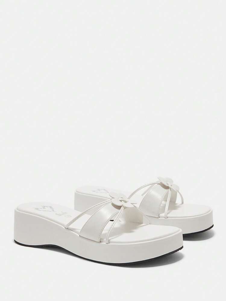 CUCCOO CURVES Plus Size Women's White Flower Decorated Thick Sole Slide Sandals
