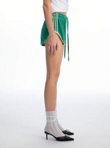 SHEIN EZwear Shorts de verano con cordón de ajuste en la cintura y estampado de rayas laterales para mujer