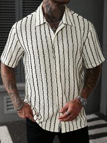 Manfinity RSRT Camisa casual para hombres con rayas verticales texturizadas en melocotón