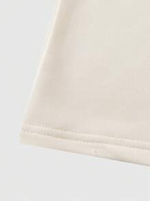 SHEIN Explorewe 2 piezas Camiseta de manga corta casual con cuello polo de parche y pantalones cortos de unicolor para niños - Adecuado para el verano