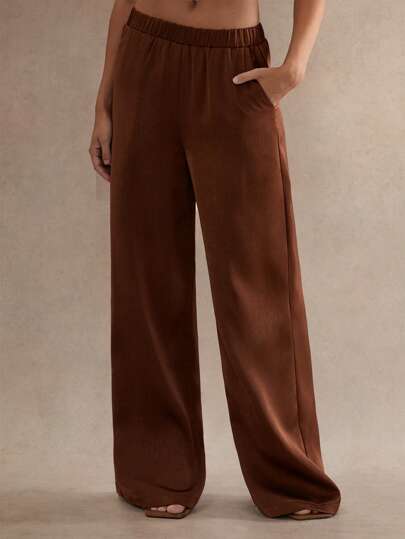 Glamine 梭织印花缎面面料，优雅棕色直筒女裤，四季皆宜，适合外出、约会、度假等各种场合，尽显女性优雅气质。这款阔腿裤采用丝绸面料，宽松舒适，是秋季女士的理想之选。
