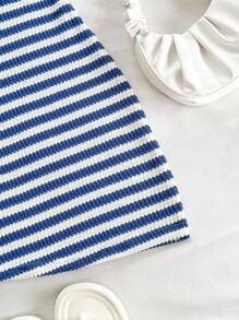 Soleia 红白条纹针织提花迷你连衣裙，金属扣装饰，不对称下摆和镂空设计，适合度假 - 彩色 - 查看 6