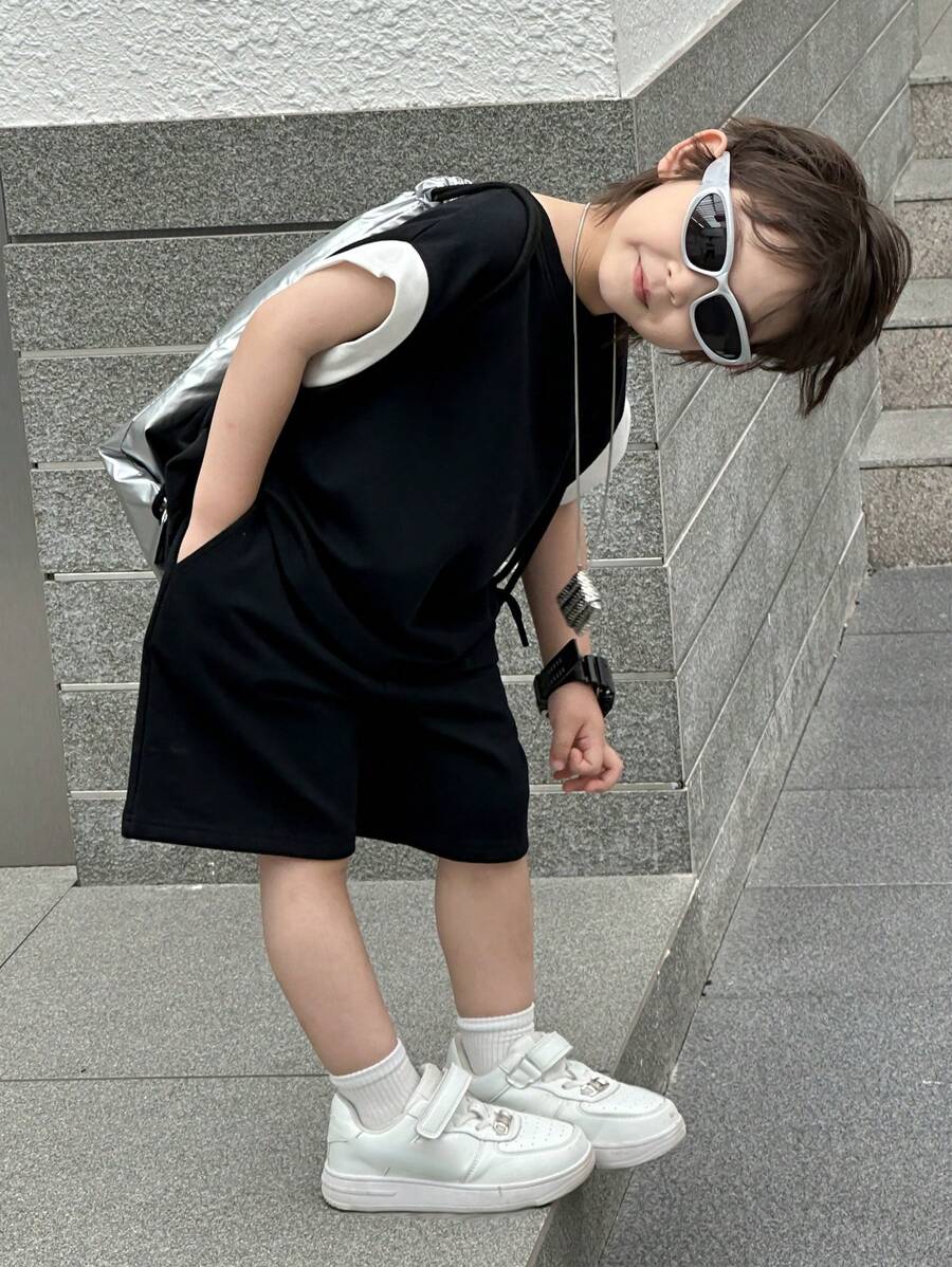 Dazy Kids Set da 2 pezzi per bimbi/e in età prescolare, composto da maglietta senza maniche e pantaloncini, stile sportivo