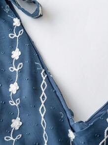 SHEIN Clasi 大码女式花卉刺绣网眼扭肩无袖优雅连衣裙 - 藏蓝色 - 查看 12