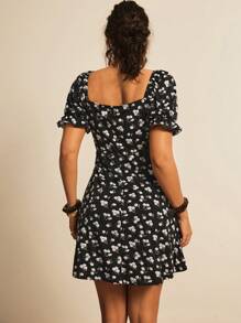 SHEIN VCAY Robe d'été bohème avec imprimé floral Ditsy, buste froncé, nœud devant et manches bouffantes