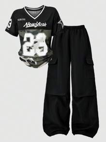 SHEIN ChillGRL 青少年女孩休闲条纹 V 领宽松 T 恤和直筒工装口袋裤两件套，适合春、夏、秋季的时尚