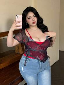 Flirla Camiseta de malla transparente de talla grande para mujer con estampado, botones y bajo asimétrico, para primavera y verano - Negro - Ver 5