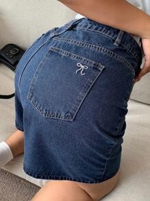 Dazy Plus Plus Size Navy Blue Washed Denim Wide Leg 5-Point Shorts With Butterfly Embroidery And Back Pocket, Spring/Summer Denim Shorts