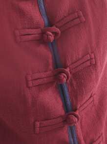 Nöista Conjunto de dos piezas sin mangas color granate con cuello Mao y botones tradicionales de nudos. Pantalones de pierna recta con detalles de botones. Elaborado con tela texturizada y transpirable. Elegante, estiloso, cómodo y versátil. Perfecto para looks casuales de vacaciones en la playa, atuendo para el aeropuerto o para el 4 de julio.