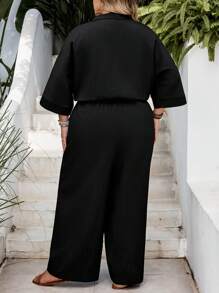 SHEIN CURVE+ 加大码海岛度假村白色纹理面料翻领短袖束腰阔腿连体裤，休闲百搭宽松连体衣夏季/乡村/海滩度假装/沙滩装/沙滩装 - 黑色 - 查看 2