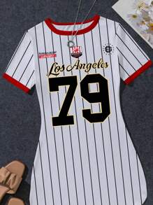 Rochie sport cu elemente digitale, cu dungi americane, în contrast cu culorile