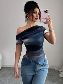 Elenzga Camiseta de manga corta con hombros oblicuos y estampado de teñido anudado para mujer