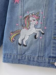 Sparklyn Denimly Girls 时尚、舒适、百搭的户外学院风夹克，带有刺绣星星、花朵、彩虹和独角兽图案，翻领，长袖水洗牛仔外套 - 中等水洗藍 - 查看 3